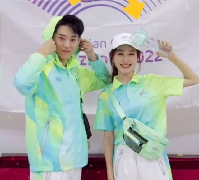 日韩系男生变装衣服视频