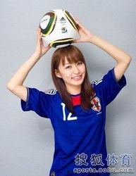 日韩美女足球宝贝视频,激情赛场上的美丽瞬间