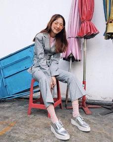 中日韩街头穿搭网评视频,穿搭风格大揭秘